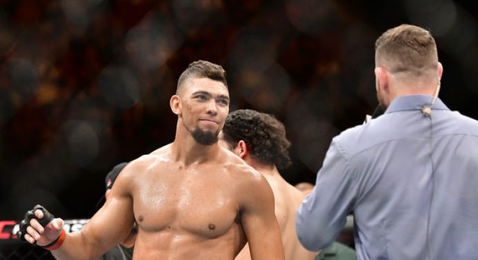 Empresário de Johnny Walker estima que lutador se recupere de lesão em 30 dias