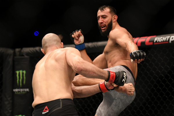 Cormier elogia Dominick Reyes e o vê com qualidades de impor problemas a Jones