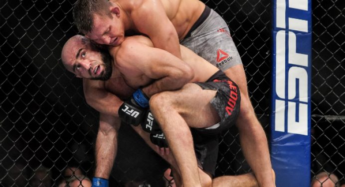 Lutador volta ao card do UFC 250 após teste ‘falso positivo’ para COVID-19 de córner, diz site