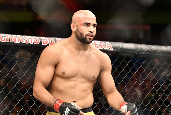 Warlley Alves revela ter feito cirurgia no bíceps e planeja volta ao UFC no fim de 2020
