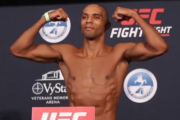 Edson Barboza tem peso inferior a rival em pesagem, e confirma estreia no peso-pena do UFC