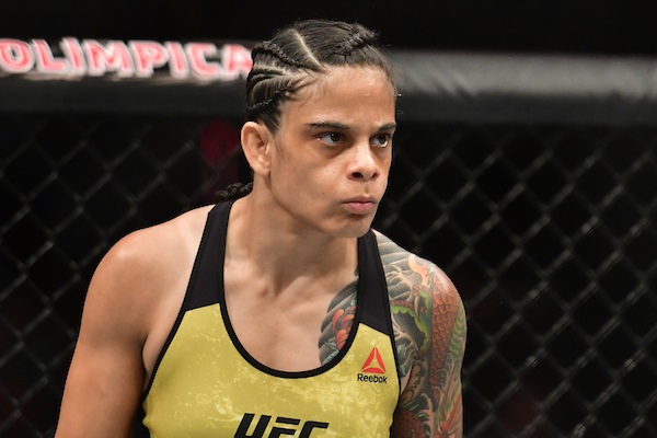 Brasileira do UFC acerta com equipe de ‘e-sport’ e promete conciliar as duas carreiras: “Não vai atrapalhar”