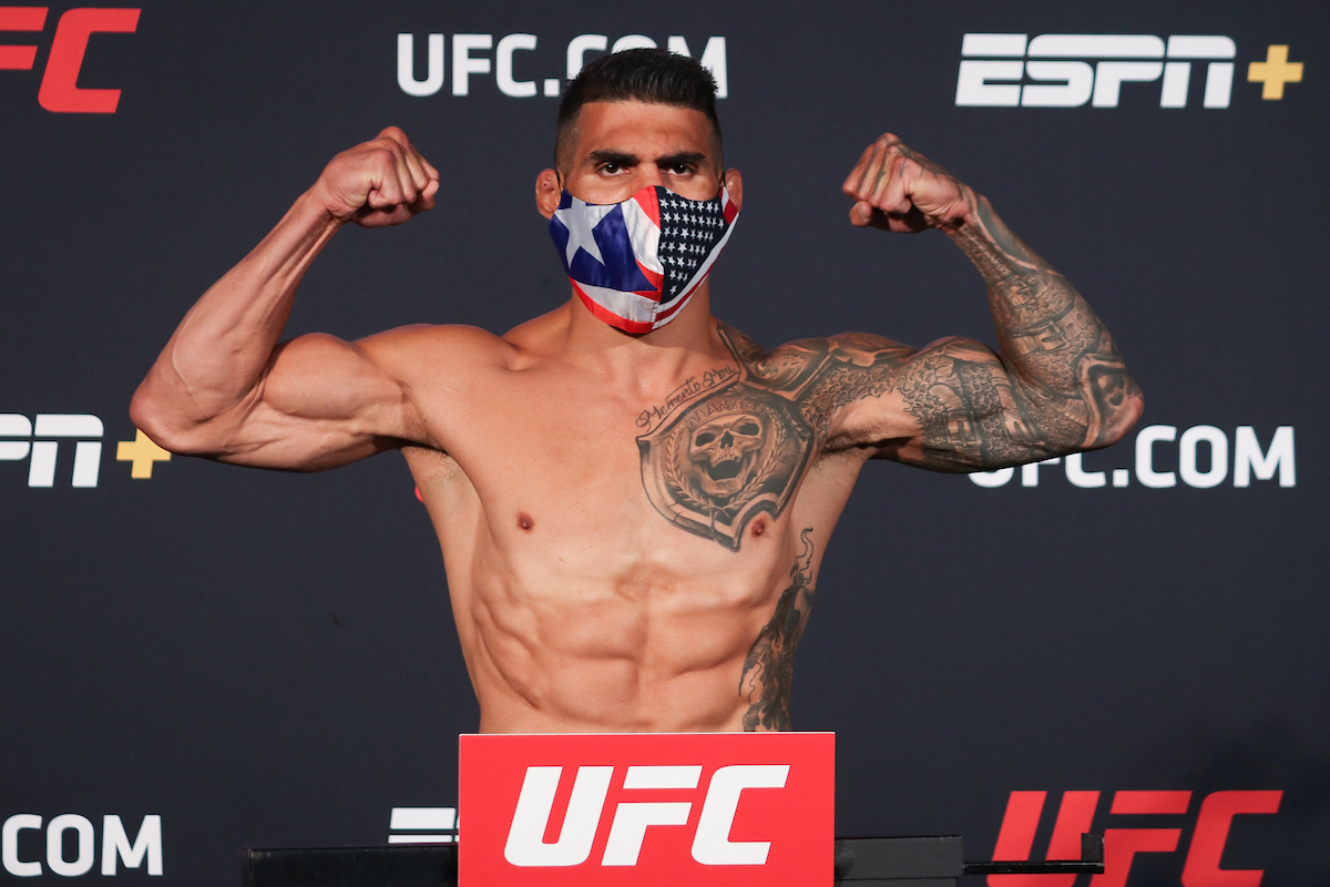 Lutador supera COVID-19 e morte do pai antes de lutar no UFC Las Vegas