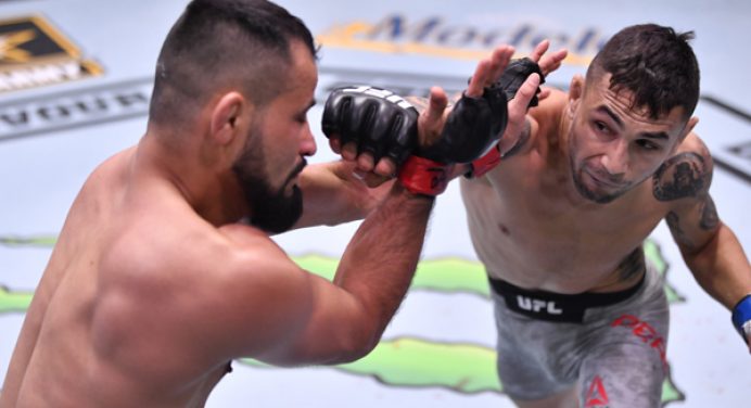 ‘Formiga’ sente lesão na perna e é derrotado por Perez por nocaute técnico