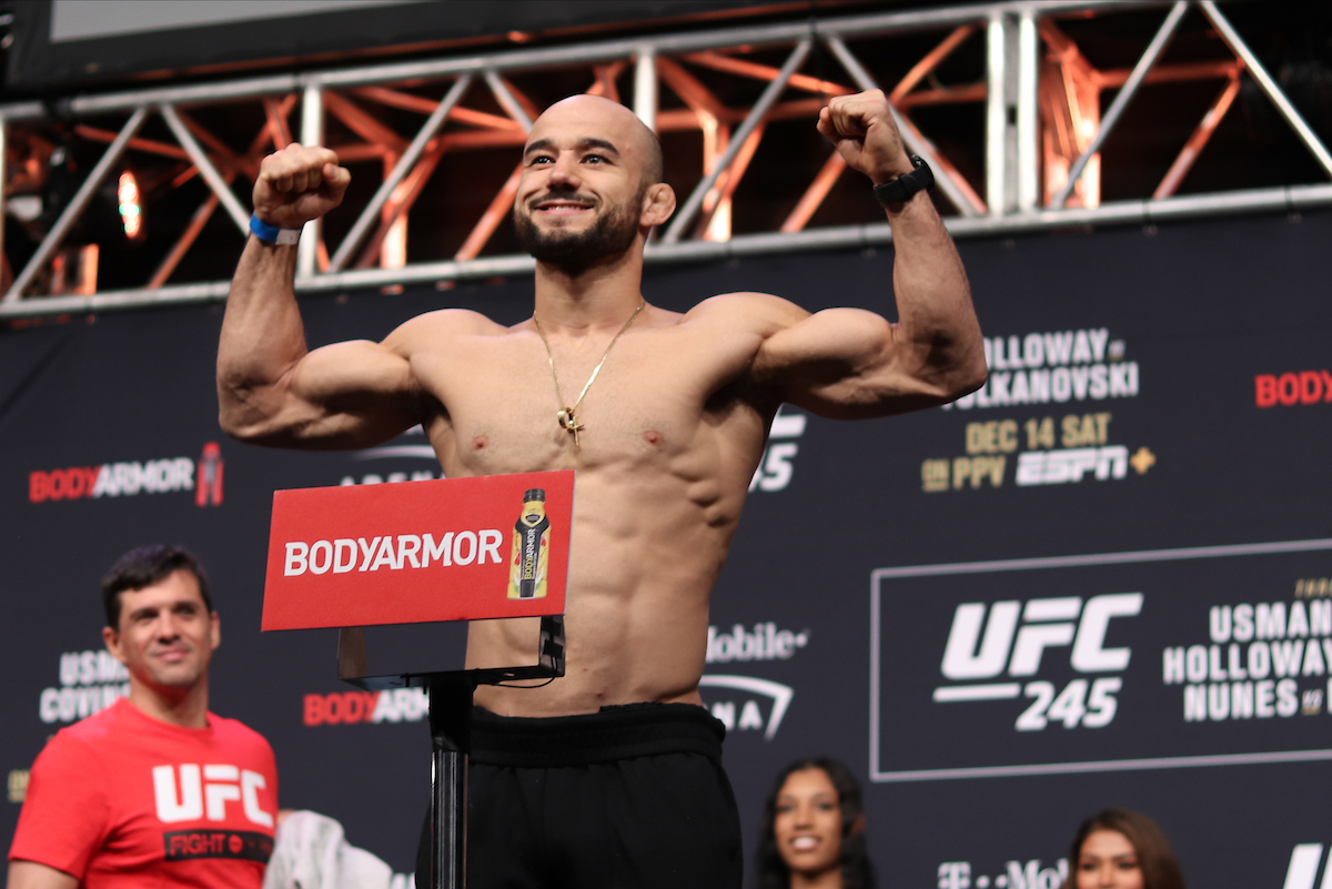 Com indecisão sobre próximo desafiante dos galos, Marlon Moraes pleiteia novo ‘title shot’