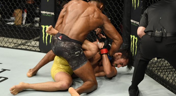 Ricardo ‘Carcacinha’ é nocauteado no 1º round no UFC Abu Dhabi