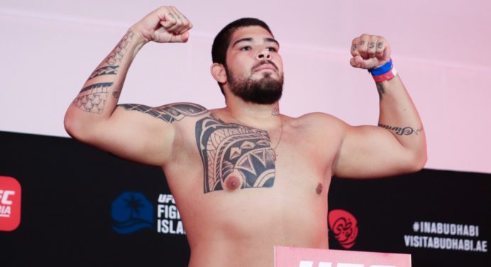 Carlos ‘Boi’ promete nocaute rápido e ‘trash talk’ em sua estreia no Ultimate