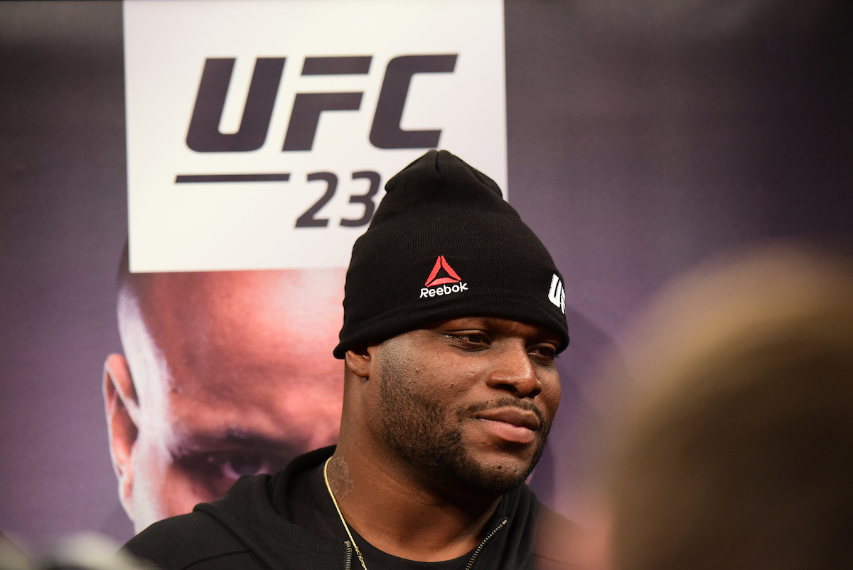 Derrick Lewis promete retomar estilo agressivo contra russo no UFC Las Vegas