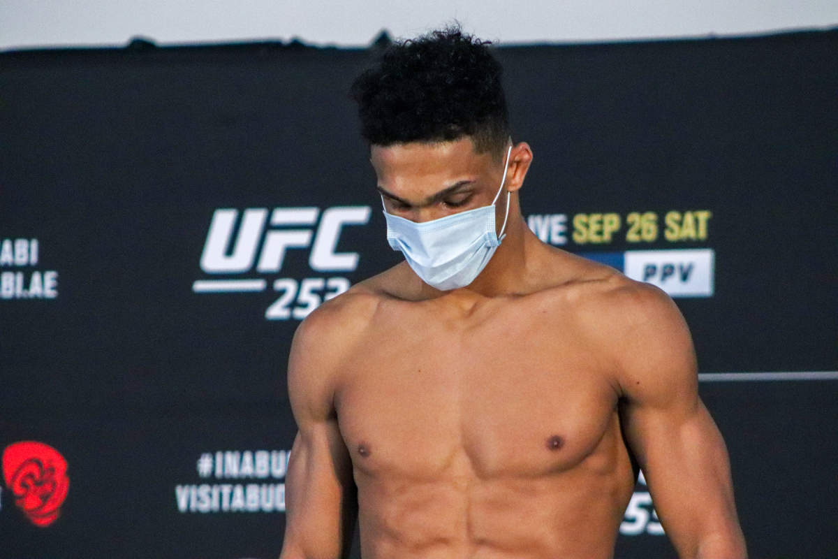 Alex Leko começa melhor, cansa e deixa vitória escapar no UFC 253