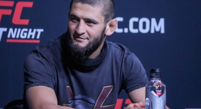Chimaev afirma que será campeão do UFC e provoca: “Vão ficar com medo”