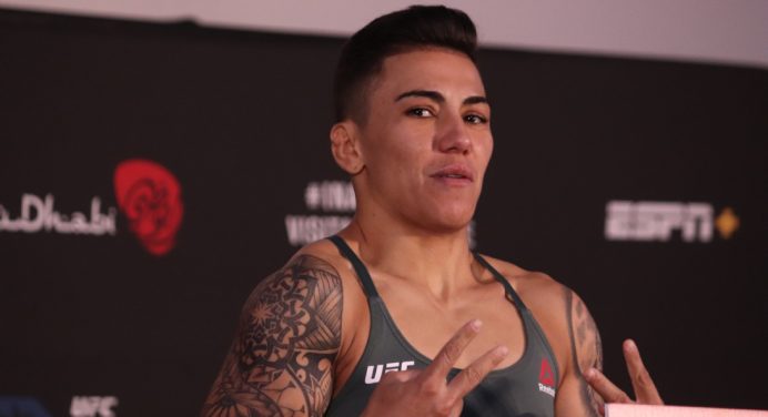Jéssica ‘Bate-Estaca’ aposta em vitória de Namajunas sobre Zhang no UFC 261