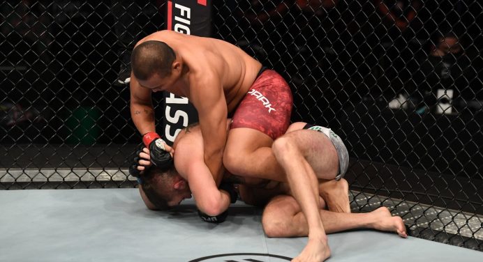 Com mais de 250 golpes aplicados no chão, coreano bate recorde que durava 11 anos no UFC