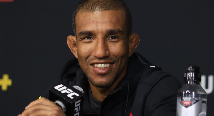 De olho no top-15 dos galos, Raoni Barcelos enfrenta veterano russo no UFC, diz site
