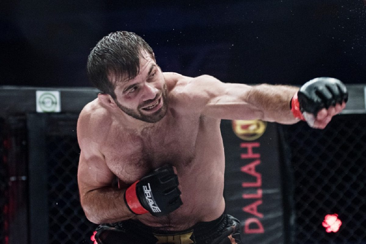 Campeão do Brave CF revela que foi o autor da polêmica camiseta de Khabib no UFC SP