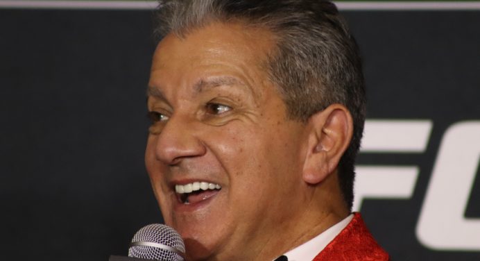 Bruce Buffer completa 25 anos no UFC e agradece homenagem feita pela franquia