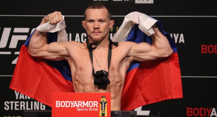 Yan diz que esperava saída de Sterling de duelo: “Não tem coragem de lutar comigo”