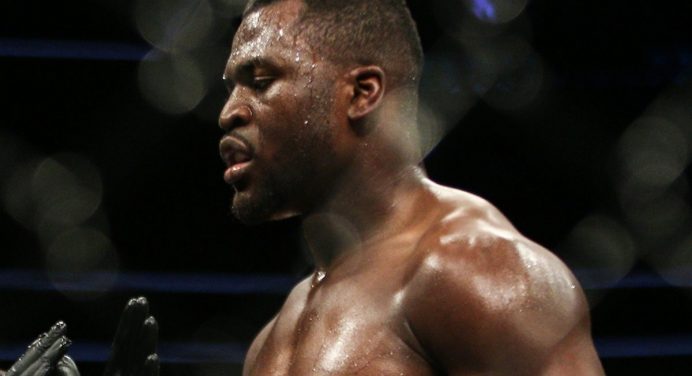 Ngannou surpreende ao eleger lutador com a melhor trocação no MMA