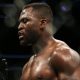 Francis Ngannou aguarda resultado de duelo no UFC no octógono.