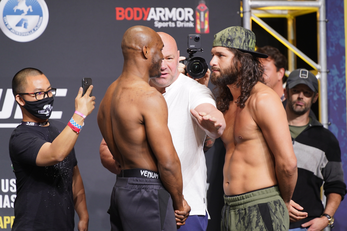 Usman e Masvidal protagonizam encarada tensa em pesagem aberta ao público