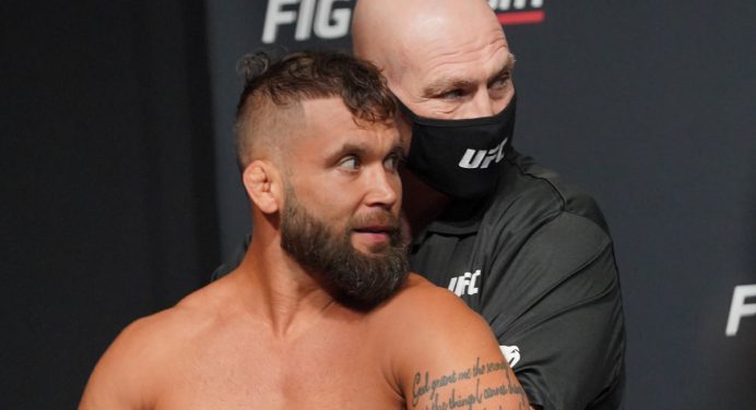 Confusão em encarada para o UFC Vegas 24 quase acaba em briga; veja