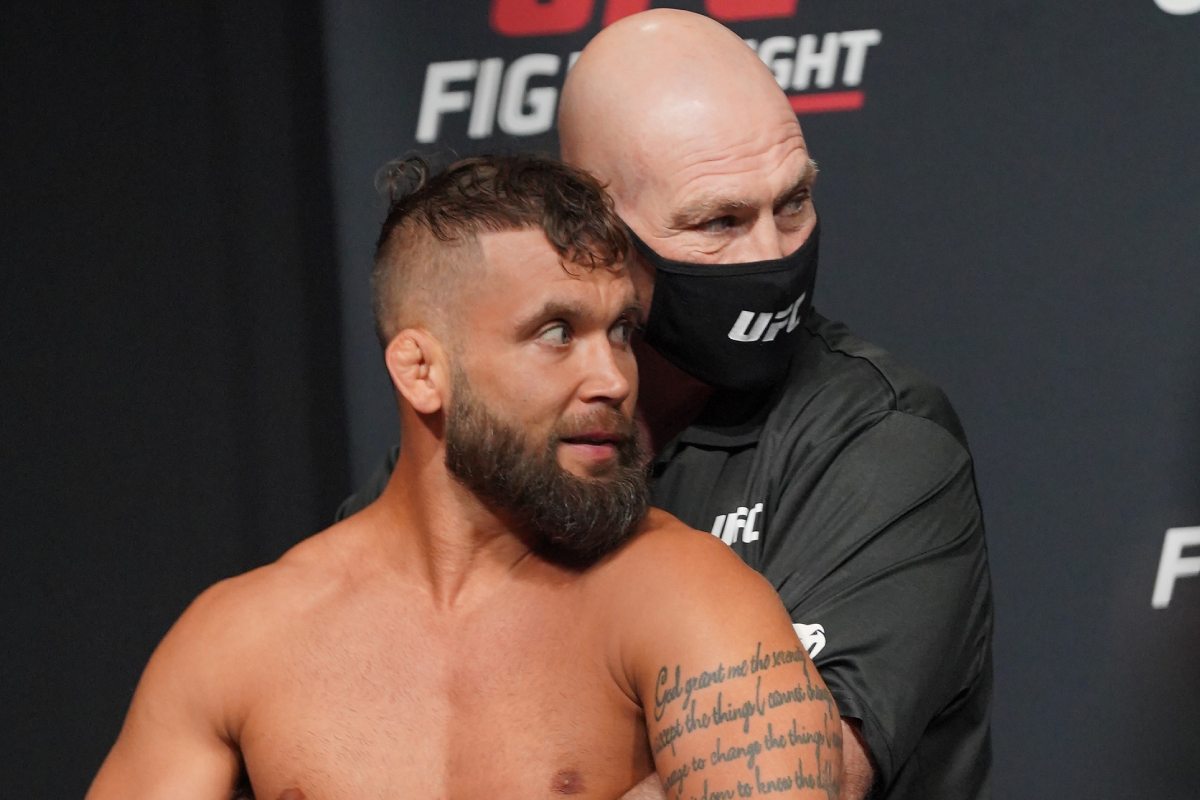 Stephens se declara vencedor após desferir empurrão que cancelou luta com Klose