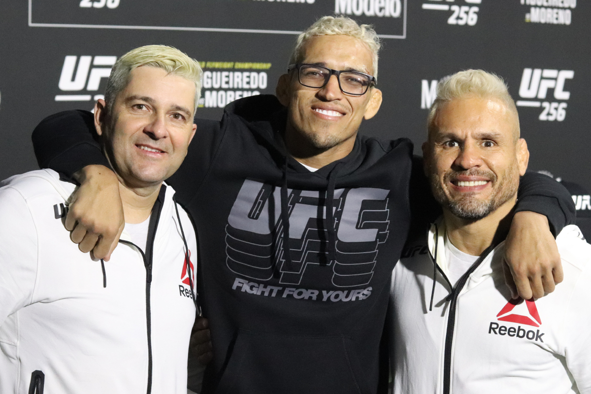 Dos cavalos de corrida ao corner do UFC: conheça amuleto da sorte de ‘Do Bronx’