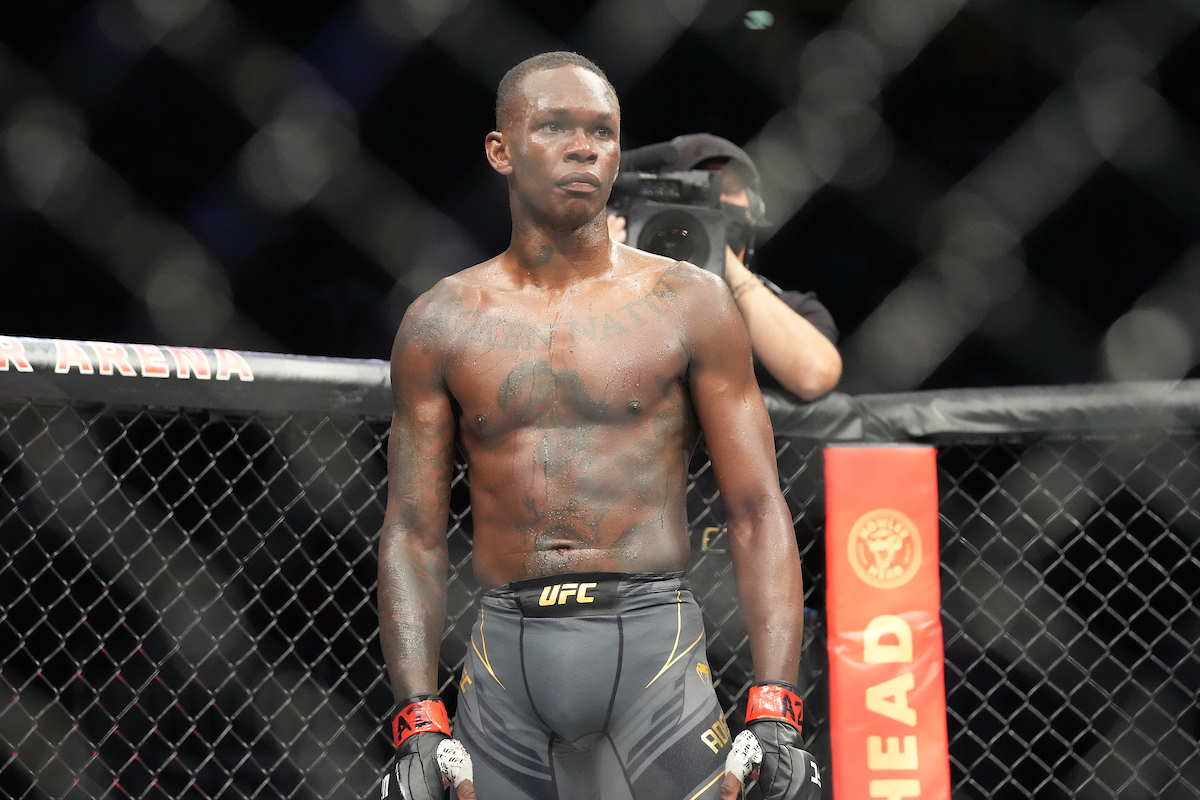 Adesanya dedica vitória no UFC 263 a companheiro de equipe morto na Nova Zelândia