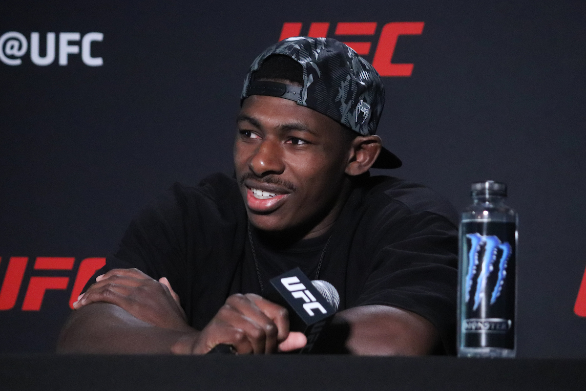 Adversário de Arroyo minimiza chute que chocou o MMA: “Sou maior do que isso”