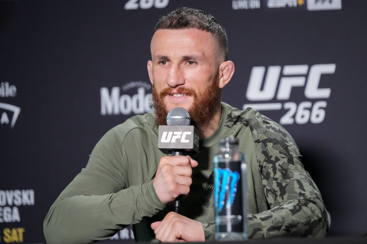 Parceiro de treino agradece Sterling por oferecer vagar cinturão a seu favor