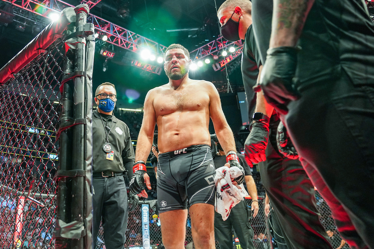 Ex-campeão do UFC aposta na aposentadoria definitiva de Nick Diaz