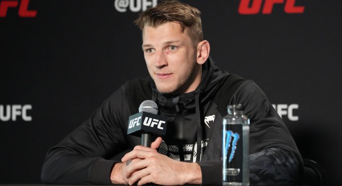 Dan Hooker revela plano de “estragar a festa” de Islam Makhachev no UFC 267
