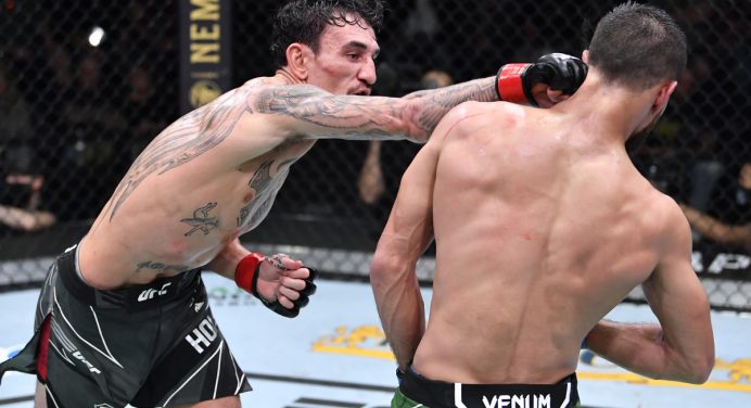 Max Holloway e Yair Rodriguez recebem R$ 270 mil em bônus no UFC