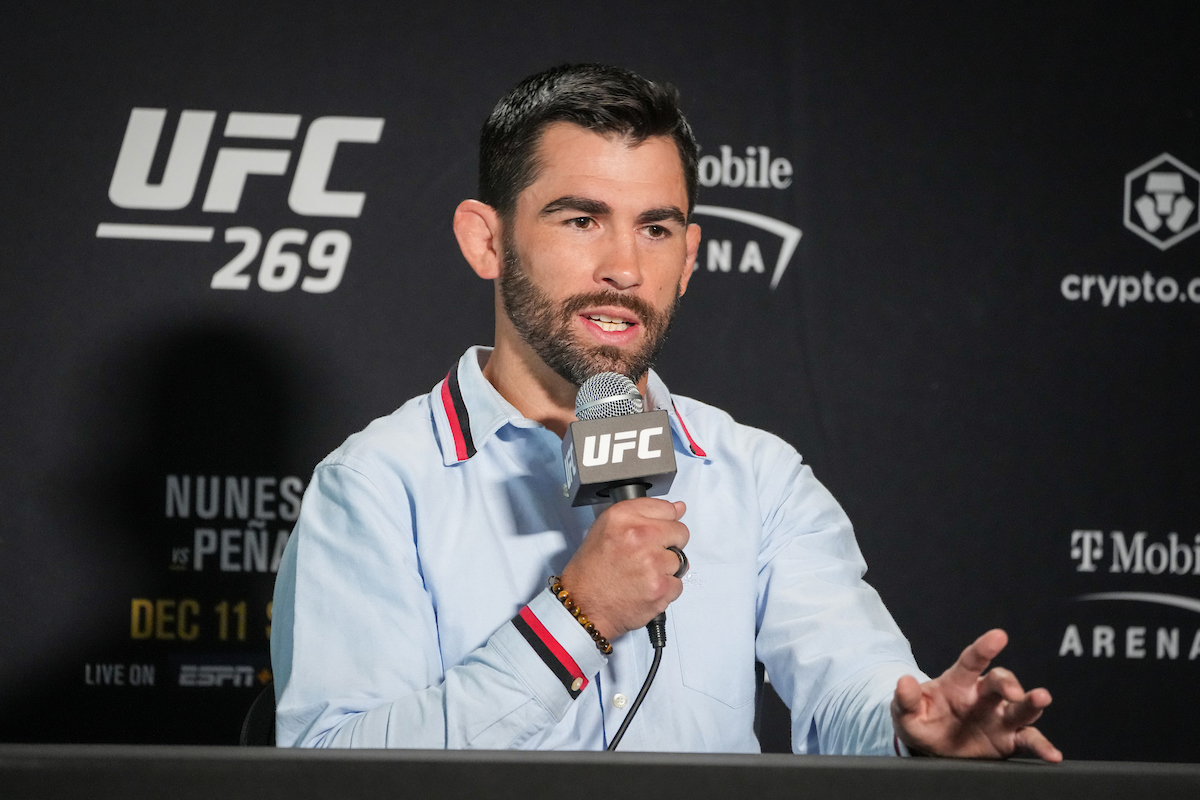 Dominick Cruz descarta aposentadoria do MMA: “Ainda estou no nível de top 10”
