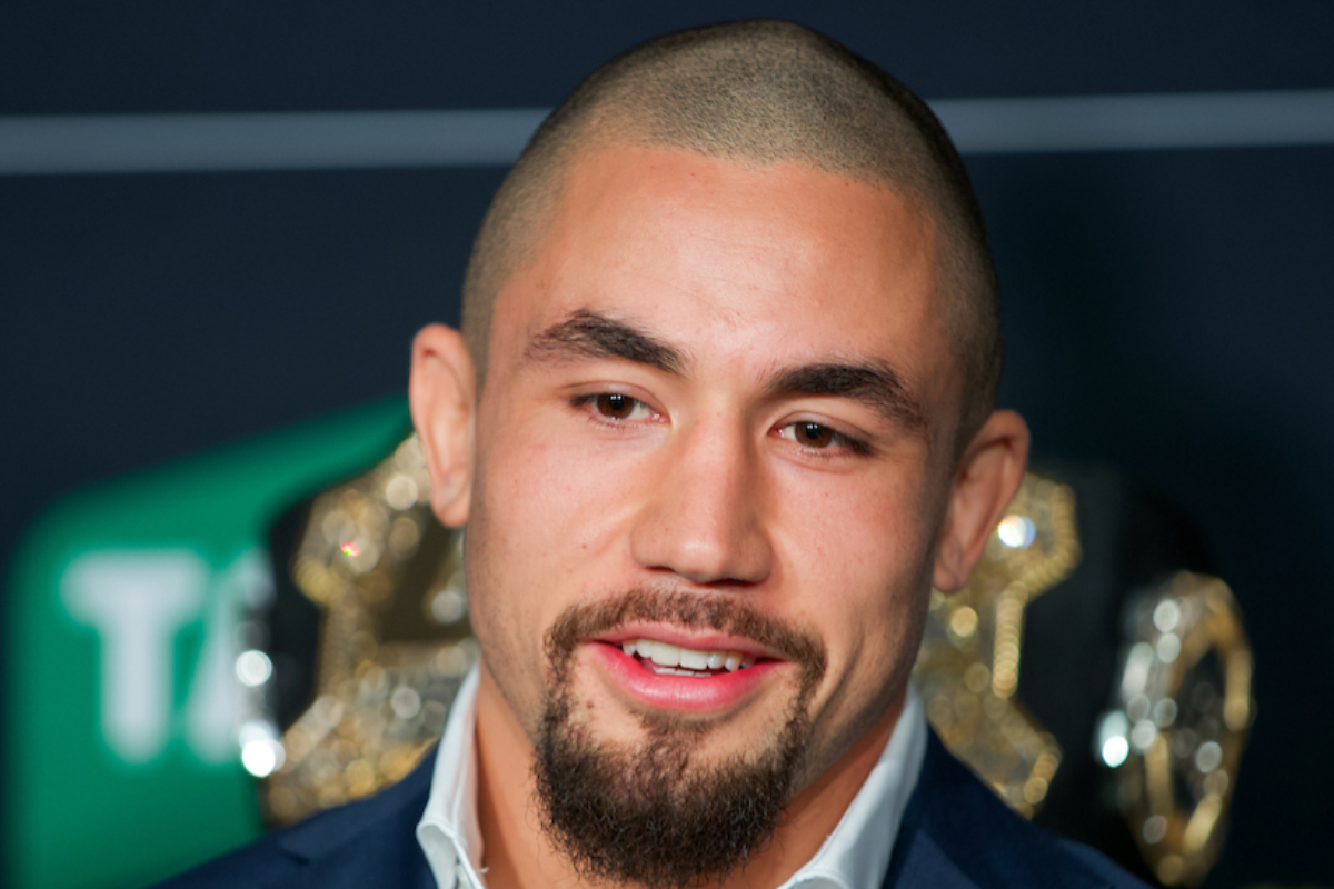 Robert Whittaker escancara rivalidade com Adesanya: “Não gosto de seu caráter”