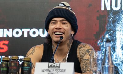 Whindersson Nunes sorridente e de touca durante coletiva da luta contra Popó