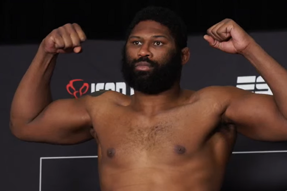 Blaydes aplica nocaute brutal em Daukaus e se aproxima de disputa de título nos pesados