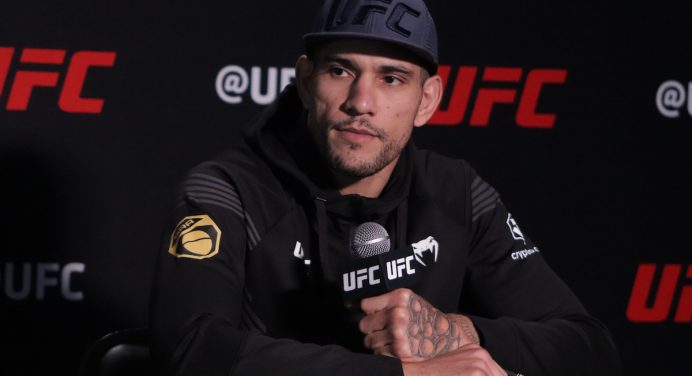 ‘Poatan’ provoca Adesanya ao publicar registro com personagem ‘Elsa’; veja