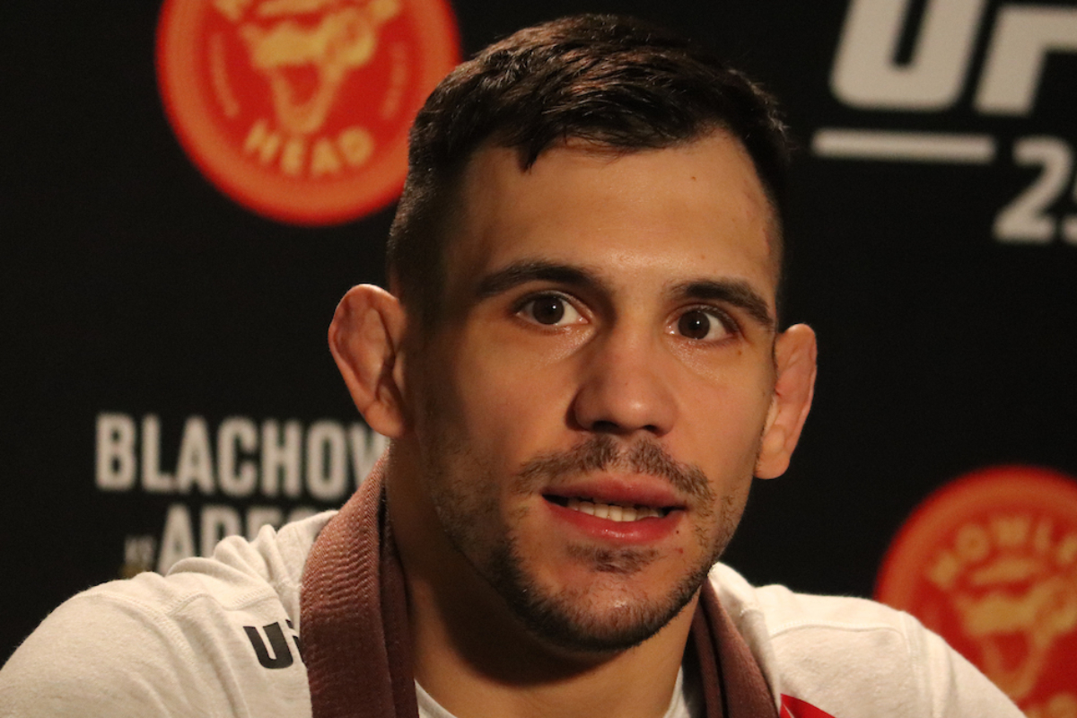 Rakic ignora Glover e projeta longo reinado como campeão dos meio-pesados do UFC