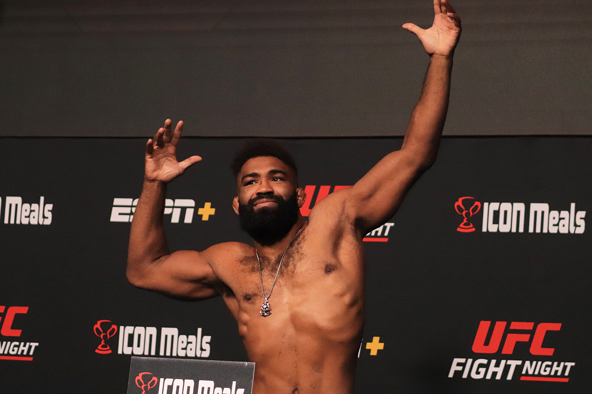 Rival descarta testar suas habilidades no chão contra Rodolfo Vieira no UFC Vegas 57