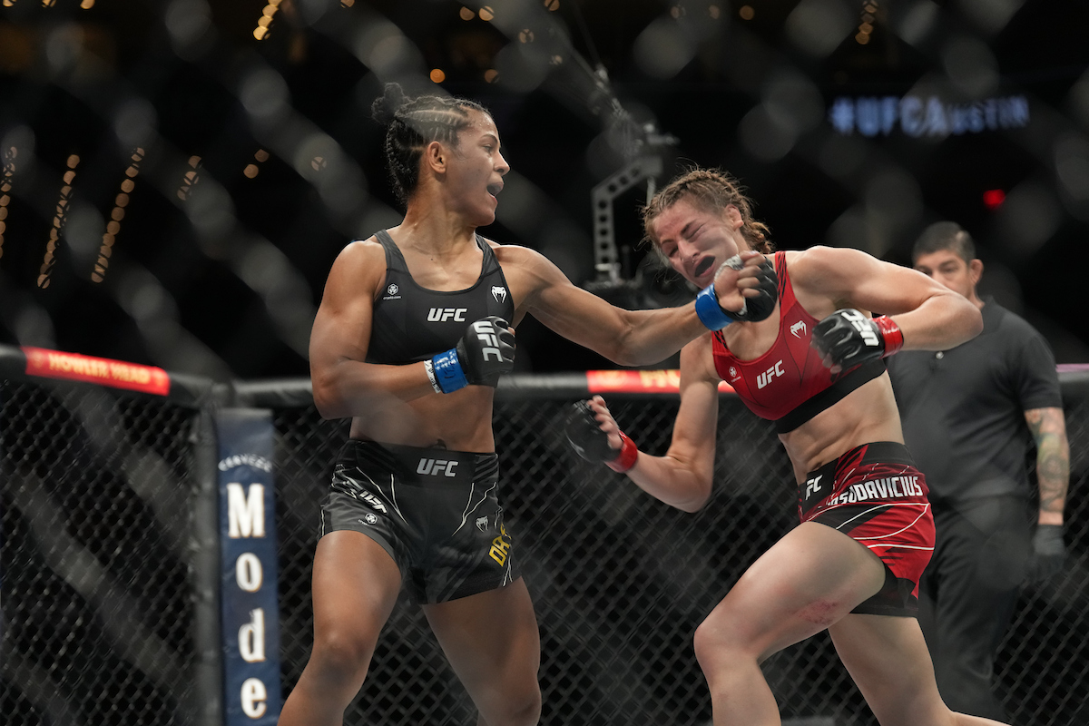 Após estreia vitoriosa no UFC, Natália Silva projeta encarar top 15 em sua próxima luta