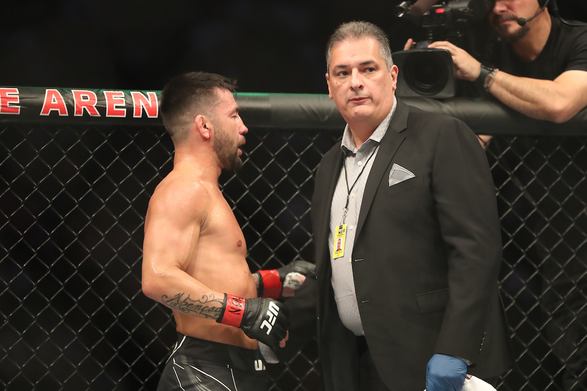 Pedro Munhoz revela que dedada no olho causou lesão na córnea: “Não conseguia ver”