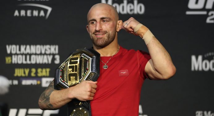 Volkanovski revela ter feito pedido inusitado a Holloway: “Cai fora da minha divisão”