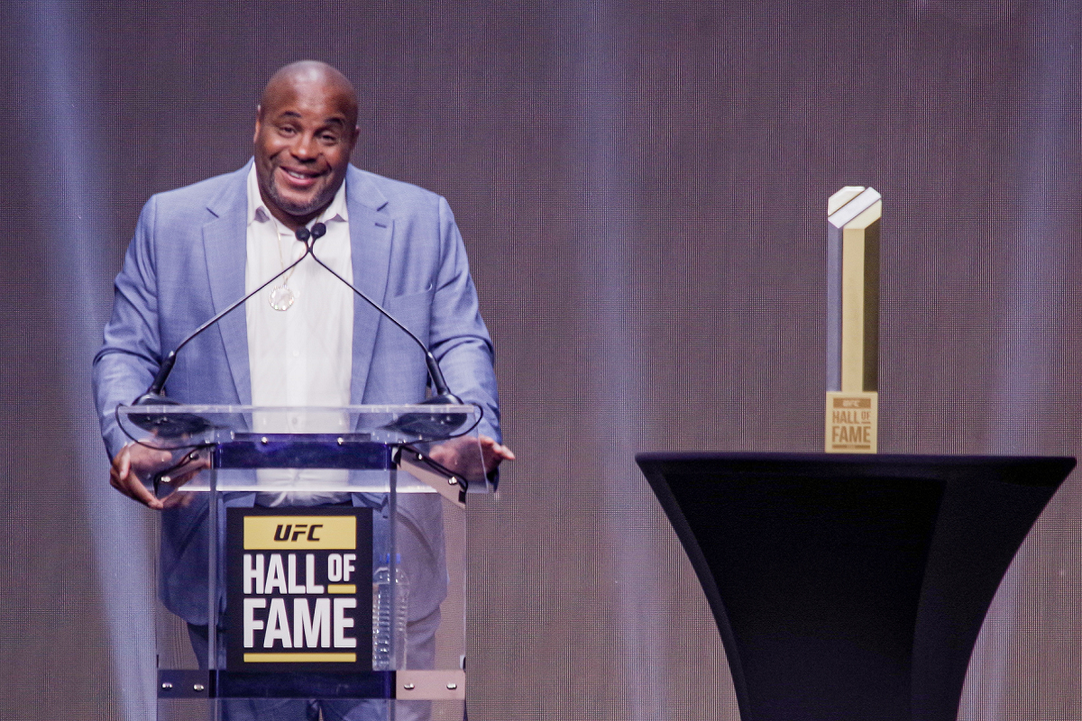 Cormier admite que trapaceou em pesagem do UFC: “Posso ter segurado a toalha”