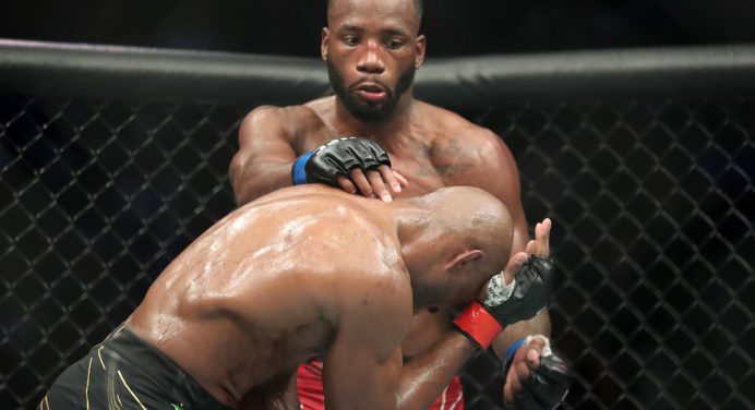 Deu zebra! Leon Edwards encerra reinado de Kamaru Usman com nocaute brutal