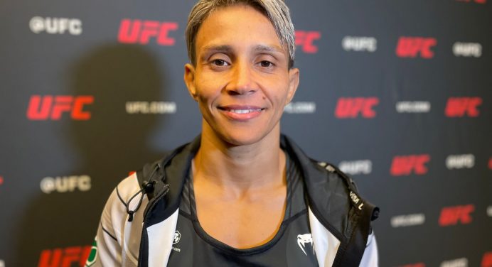 Duelo de top-5! Amanda Lemos mede forças com lutadora invicta no UFC 298 em fevereiro