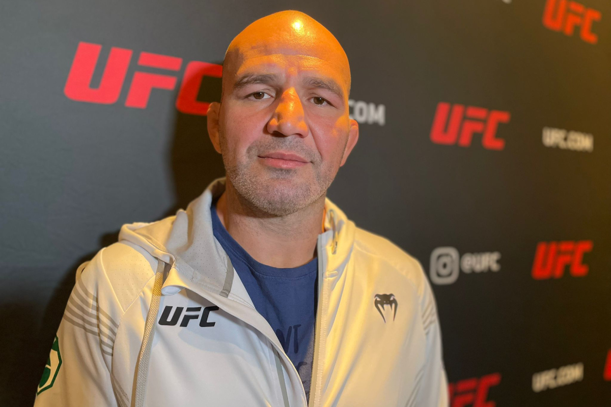 Glover classifica Ankalaev como vencedor de polêmica luta e revela conversa com Blachowicz