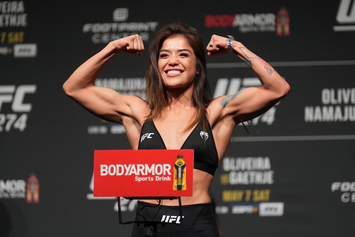 Tracy Cortez corta o cabelo e consegue bater o peso para luta principal do UFC Denver; veja