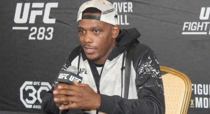 Jamahal Hill evita comparações com último algoz de Glover: “Vão sentir a diferença”