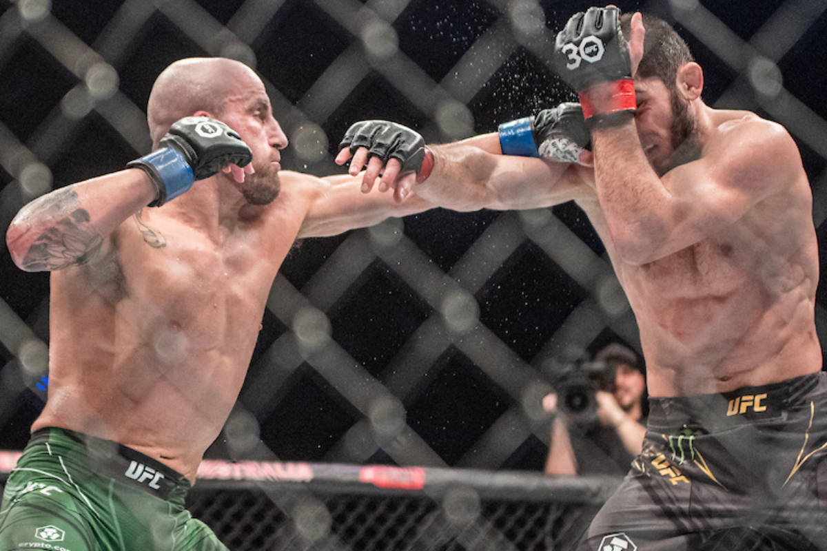 Volkanovski reconhece que poderia ‘lutar melhor’ contra Makhachev: “Sou meu crítico mais duro”