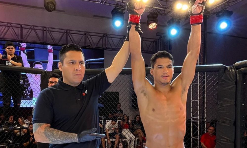 Gustavo Gabriel, parceiro de time de Charles Do Bronx, celebra vitória no Supreme Fight Night 3.